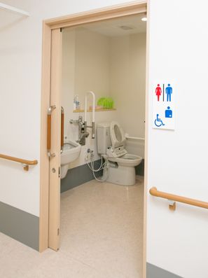 廊下から見たトイレ内の様子