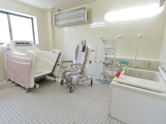 広々とした浴室