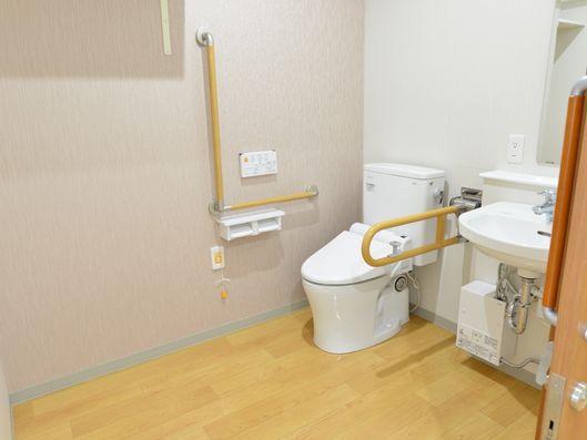 個室内のトイレ