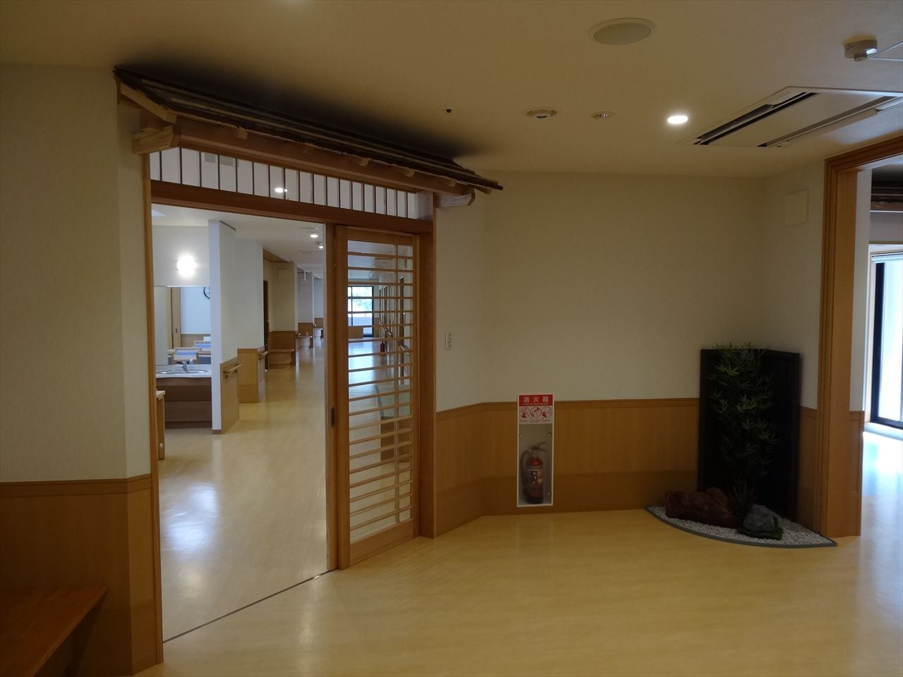 和風の明るい廊下