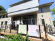 介護施設の屋外と建物