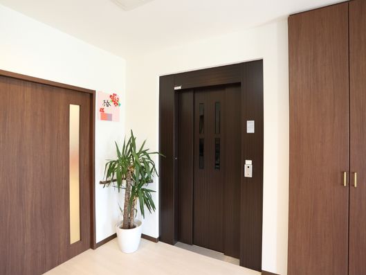 エレベーター周辺