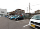 介護施設の外観と駐車場