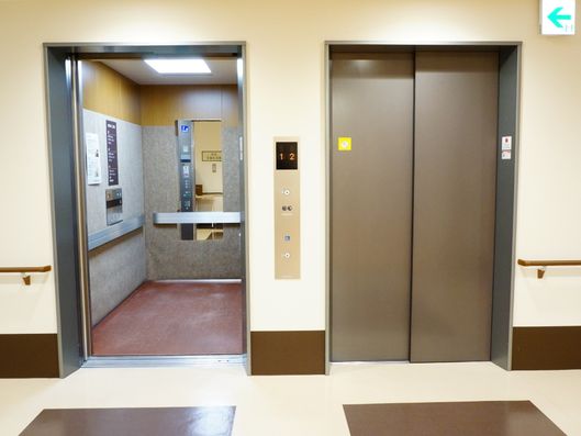 2基のエレベーター