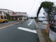 街の交差点と自動販売機