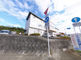 新緑が心地よい施設外観
