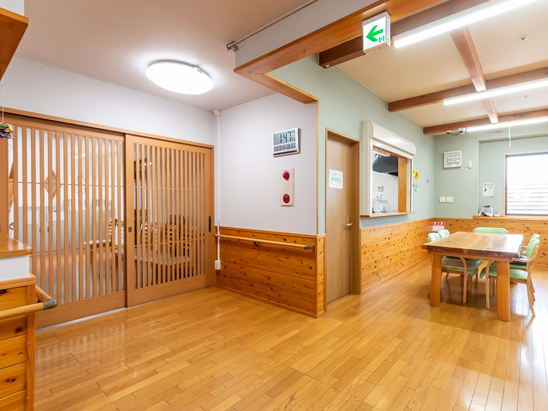 木の温もりを感じる空間