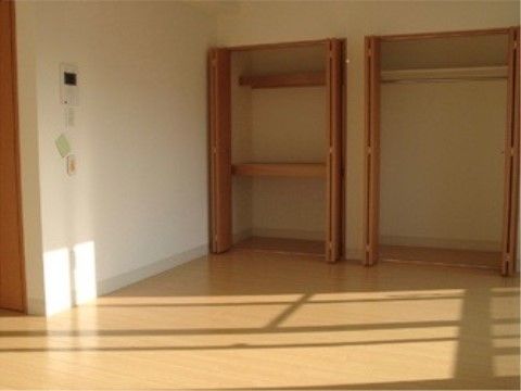 「所沢悠生苑くすのき台」の居室。トイレ付きの部屋がある。
