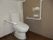 トイレは白とブラウンを基調としていて清潔で落ち着いた雰囲気である。手すりとナースコールを完備されているので安心して利用できる。