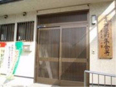 施設の近所には、談話をしたりイベントなどで交流を楽しめる憩いの場所がある。施設内とはまた違う形でくつろぐことができる。