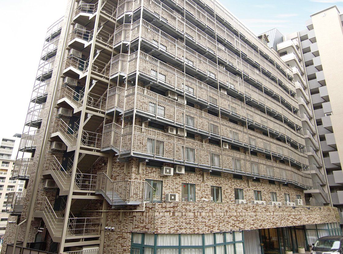 多階層の建物外観