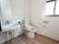 広々としたトイレで車椅子の人も利用しやすい作りである。温水洗浄便座となっている。手すりが付けられている。