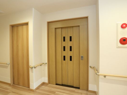 エレベーター前