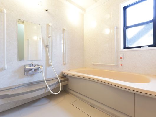 広い浴室。
