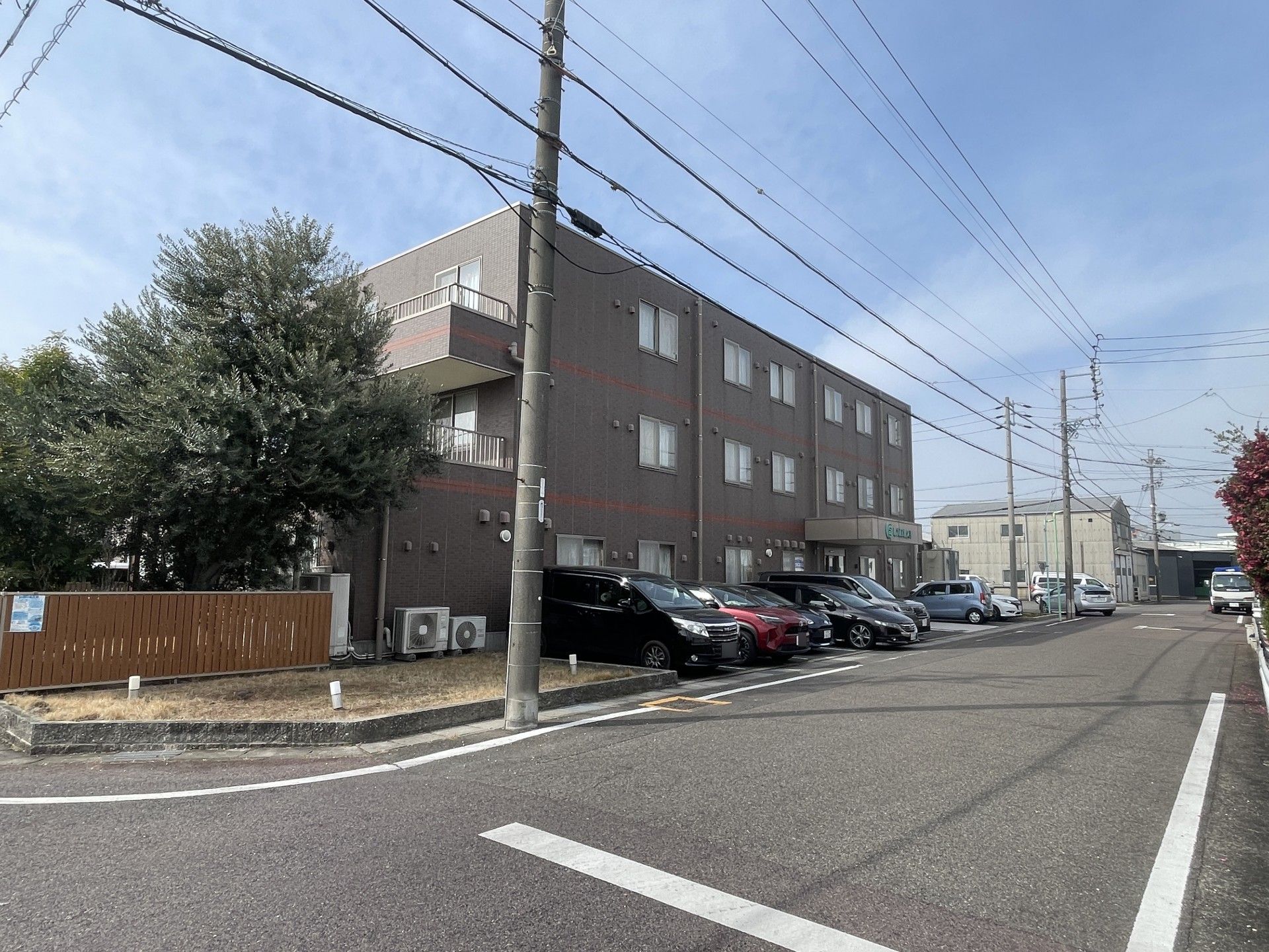 外観と駐車場