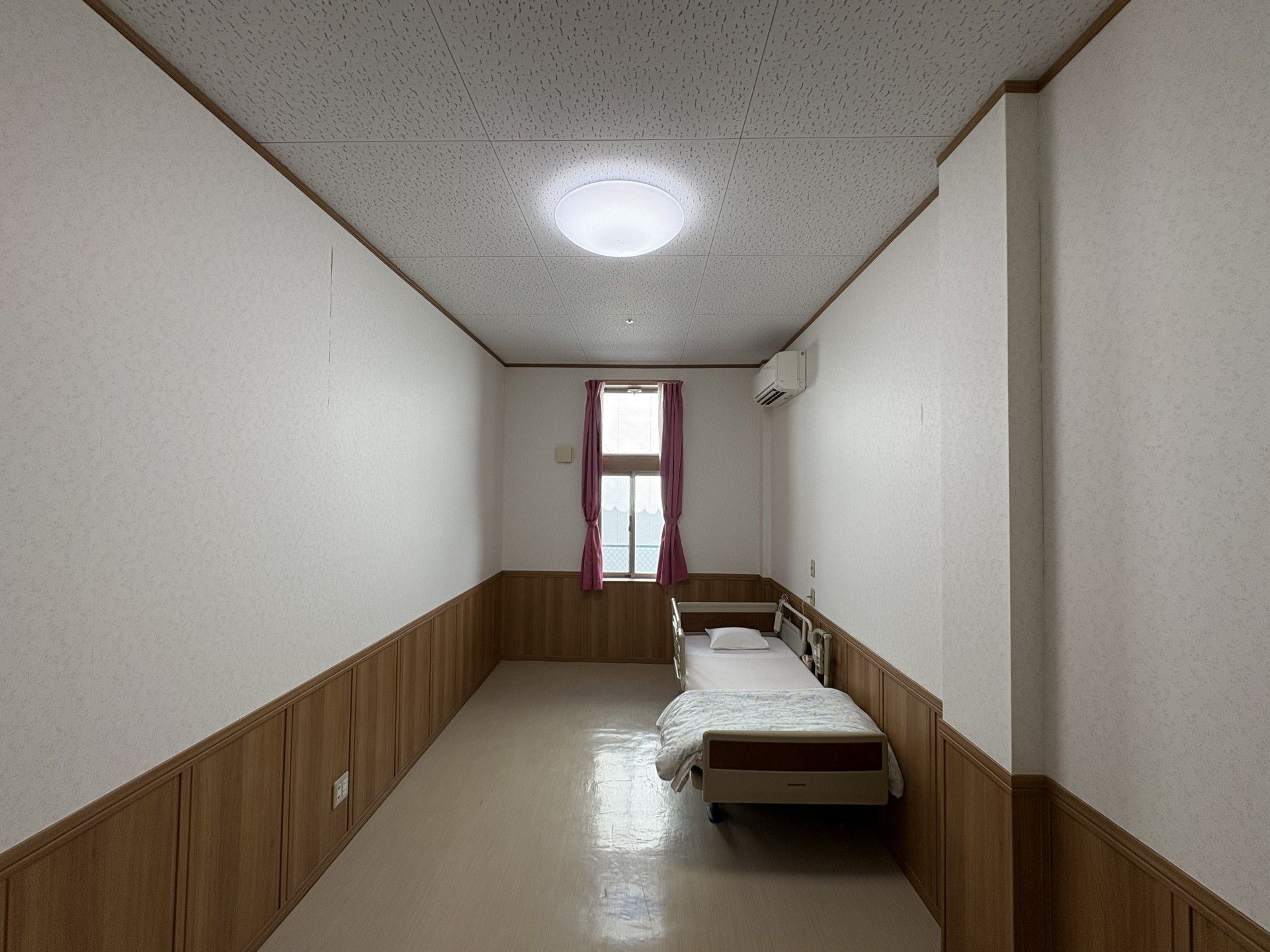 落ち着いた雰囲気の居室
