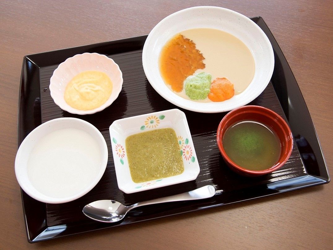 入居者様の体調や介護度により、様々な食事のタイプを選ぶことができる。タイプ別ではあるが、彩りなどが配慮され食欲をそそる。
