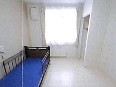 介護ベッドのある居室