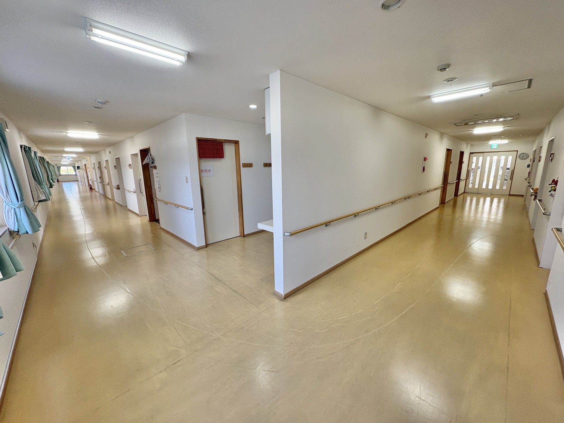 長い廊下