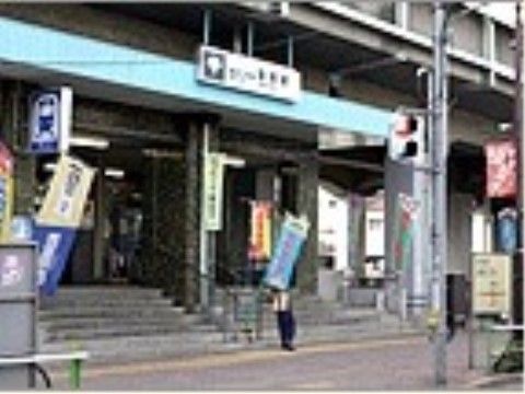 周囲は公園や大きな川などに囲まれているが、最寄り駅から徒歩圏内に立地している。ご家族様の面会などにも便利である。