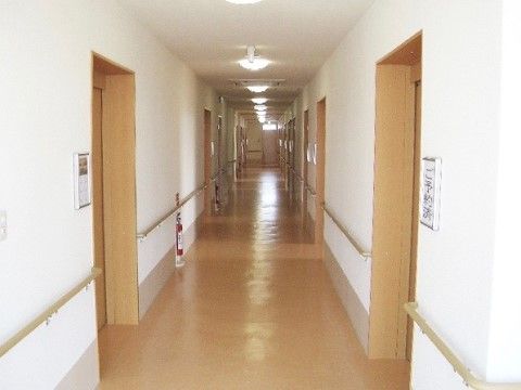 「ゴールドエイジクラシオン」の廊下。手すりがついていて安心。