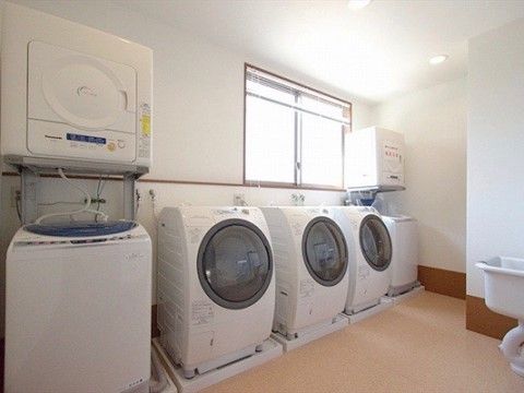 乾燥機のあるランドリー