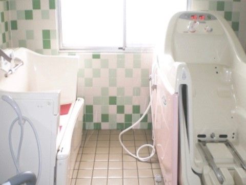 「ゴールドエイジエクセレント」の特殊浴槽。おひとりおひとりに合わせた介助サービスを行う。