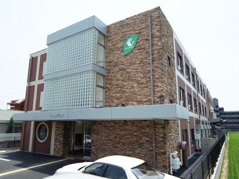 「ゴールドエイジエフ」の外観。落ち着いた佇まいの建物。