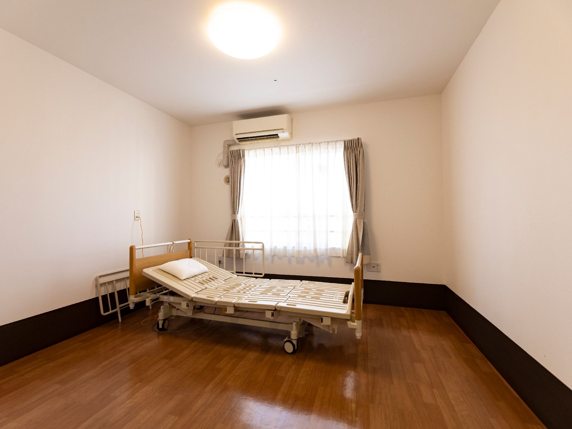 広く、さまざまな家具を置くことができる居室