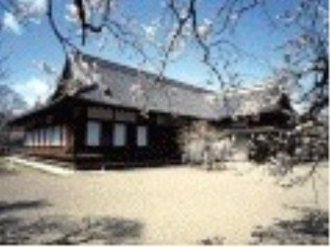 徳川斉昭公によって創設され、近世日本の教育遺産群として日本遺産に登録されている。偕楽園とともに水戸の梅祭りが行われる。
