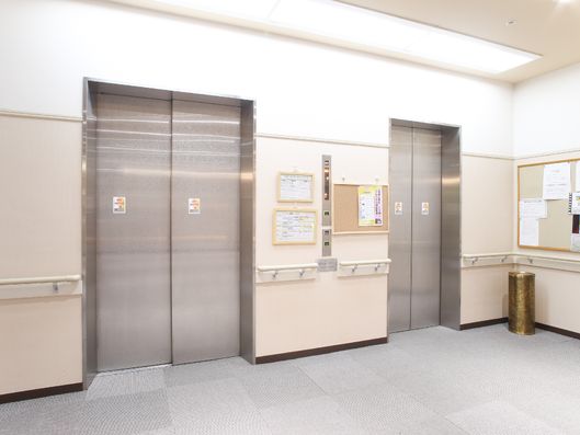 エレベーター前ホール