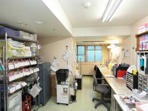 「板橋やすらぎの園 本館」のスタッフルーム。丁寧な対応を心掛けている。