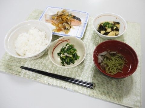 「板橋やすらぎの園 本館」のお食事。家庭的なお食事を提供している。