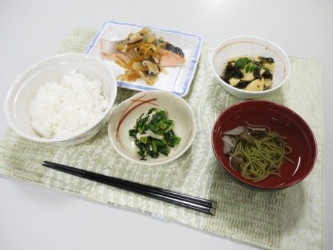 「板橋やすらぎの園 2号館」のお食事。家庭的なお食事を提供している。