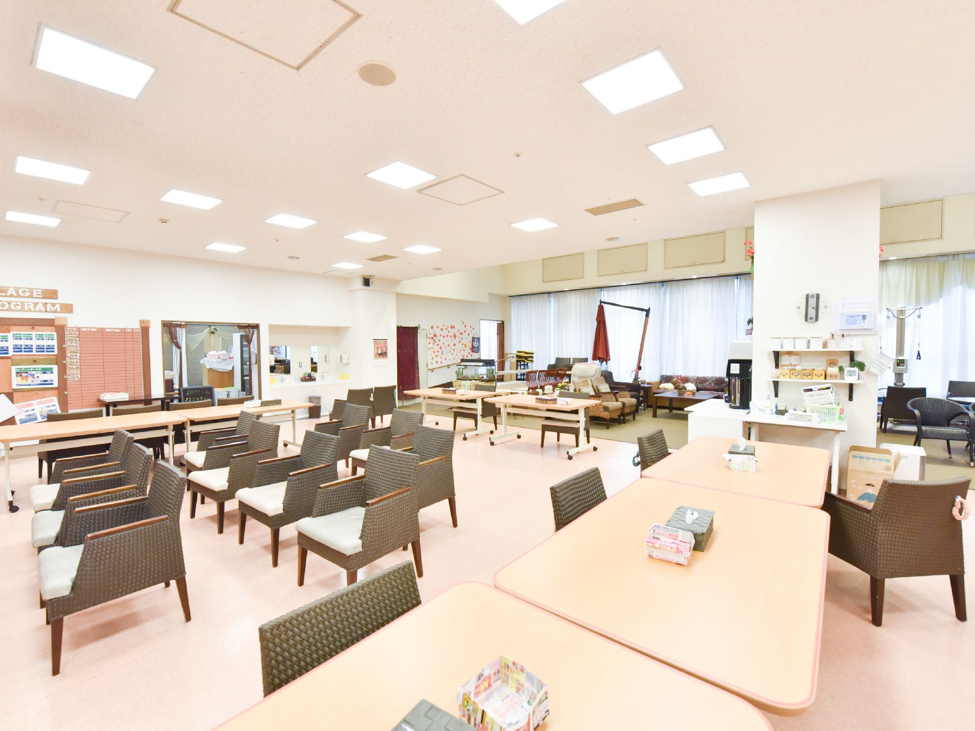 食堂を兼ねた多目的スペースである。食事はもとより趣味や入居者同士の日々の交流の場として使用することが出来る。