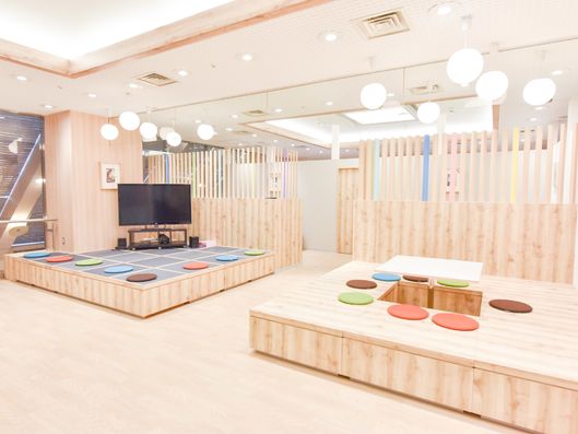 談話室を入口から見た風景1