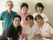 6人のスタッフが笑顔で写っている。入居者様が快適に生活できるよう、スタッフがいつでもサポートしている。