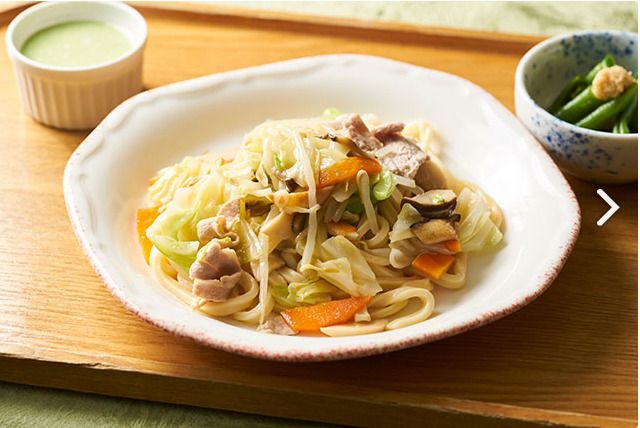 肉と野菜の入った焼うどん