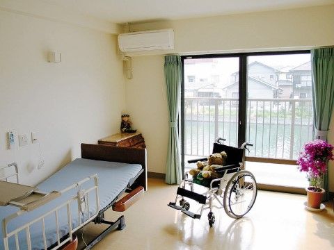 ベッドが設置された居室