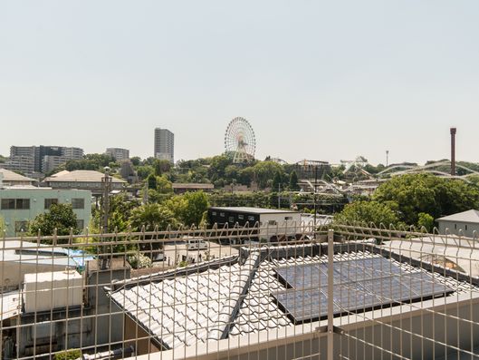 観覧車も見える屋上