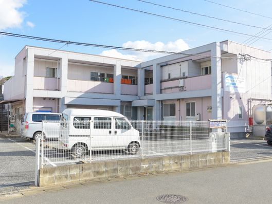 外観と駐車場