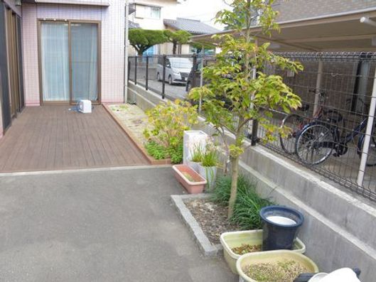 ウッドデッキと植木鉢