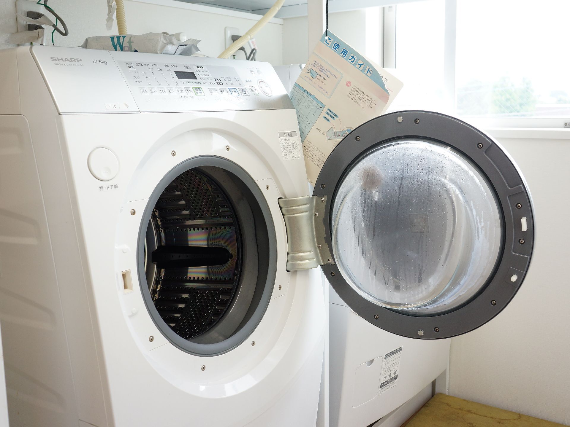 ドラム式洗濯機があり、洗濯物を持ち上げなくても入れることができる。容量も大きいので、数日分まとめての洗濯にも使える。