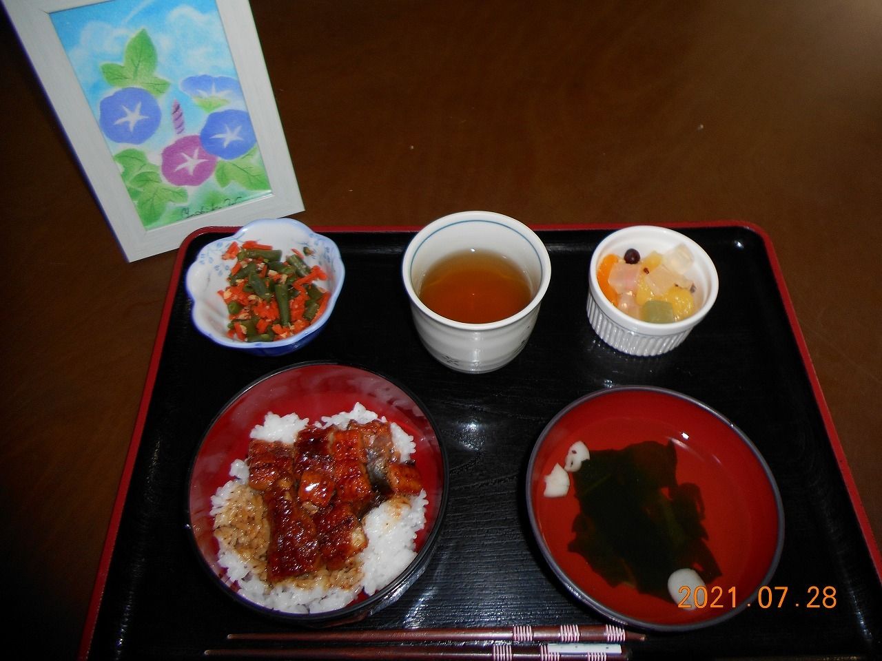 スープや小鉢の付いたうな丼のセット