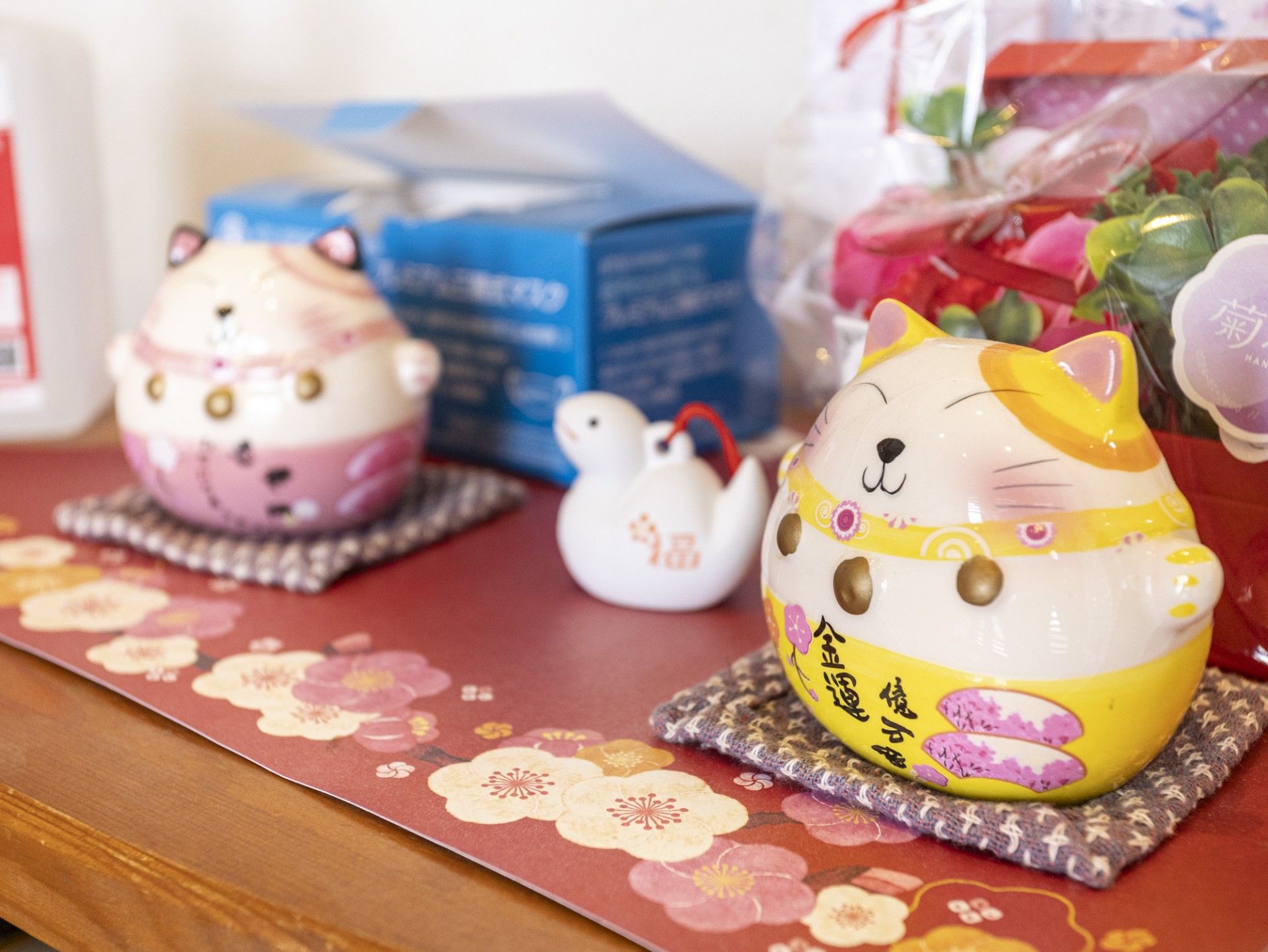 招き猫と飾りの棚