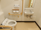 バリアフリーのトイレ設備が整った部屋