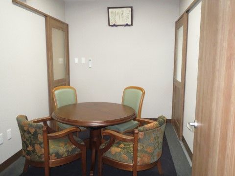 日々の生活においての心配事などのご相談はプライベートに配慮した個室で行っている。入居者様やご家族様は安心して利用できる。