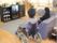 テレビの前にはソファーがあり、入居者様が鑑賞する空間となっている。テレビの横には飾り棚があり、食器を収めている。