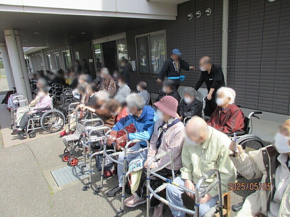 日差しを楽しむ皆さん