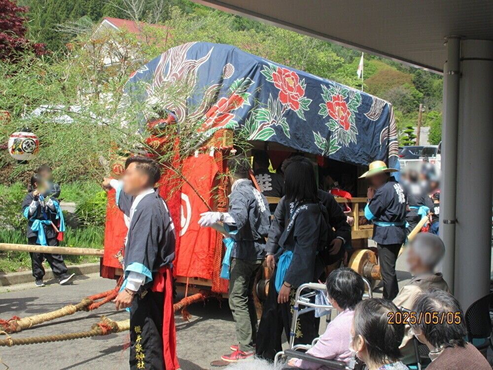 賑やかな祭りの様子